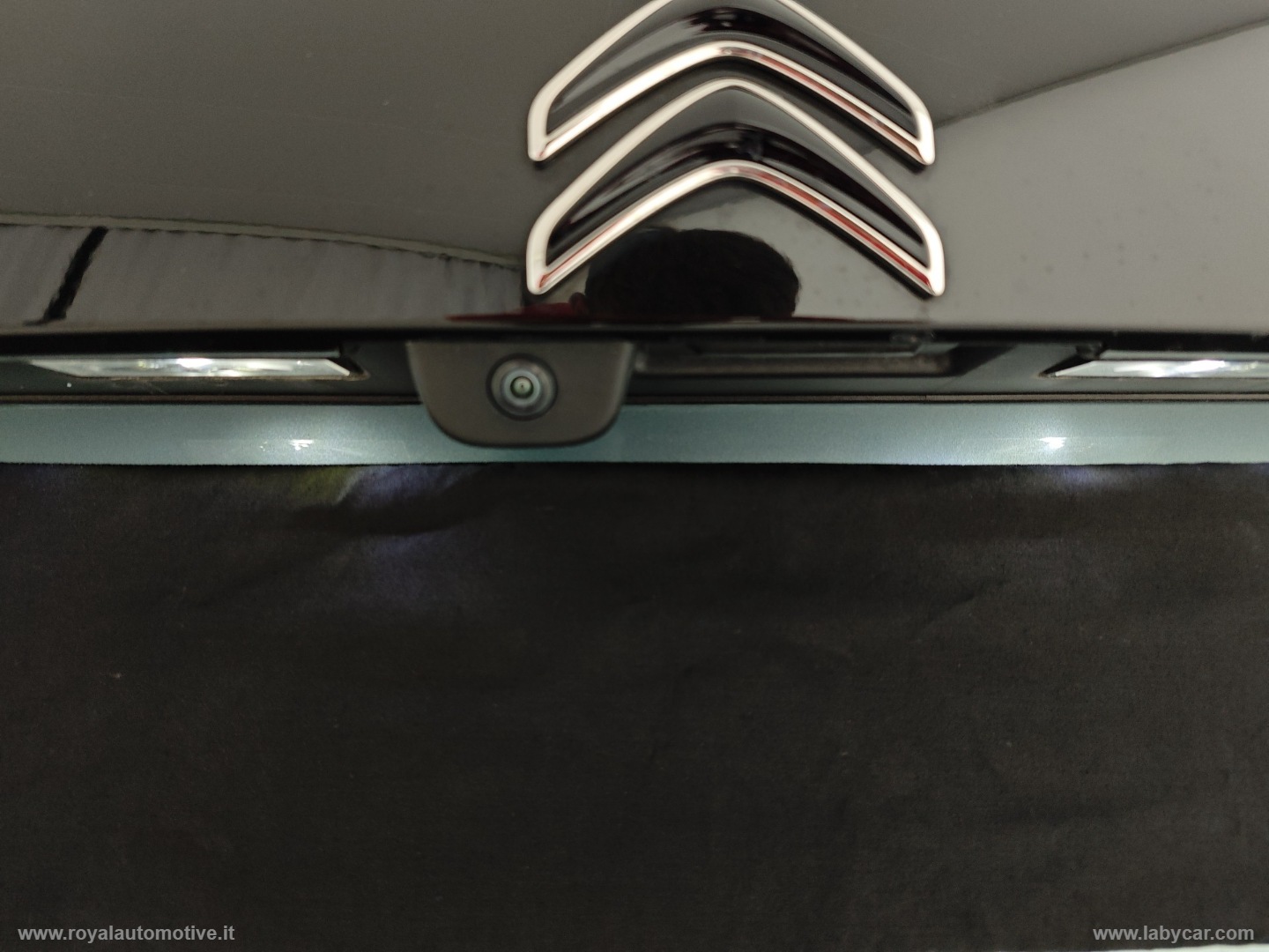 C4 BlueHDi 130 S&S EAT8 Shine - immagine 16