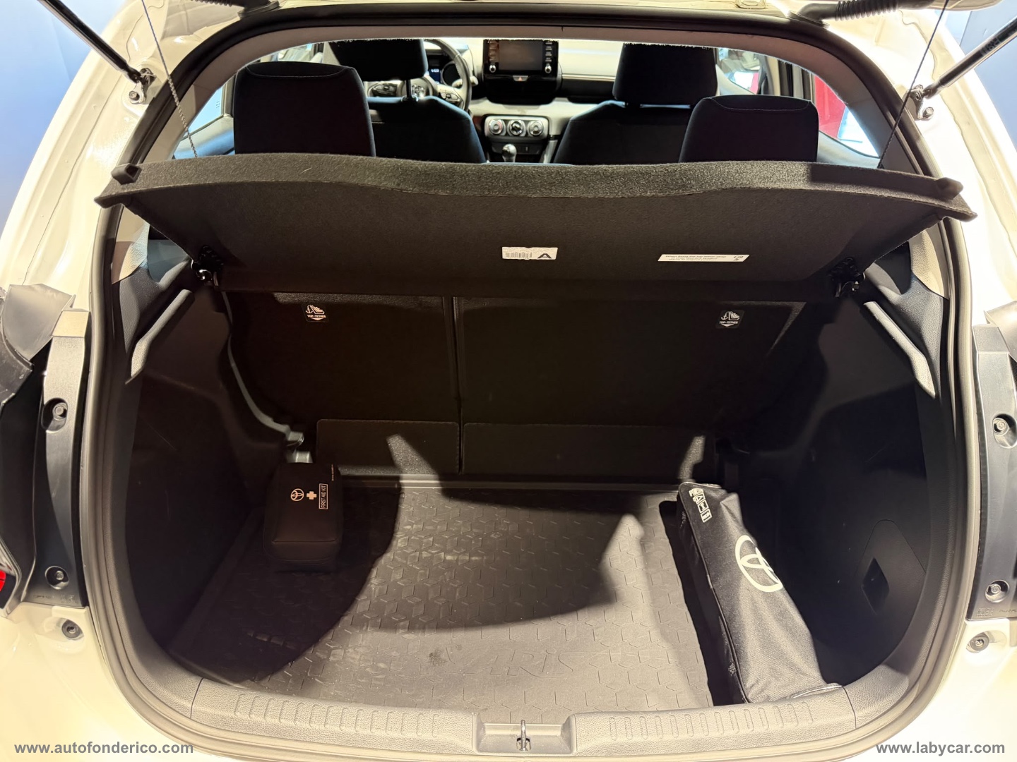 Yaris 1.0 5p. Active - immagine 16