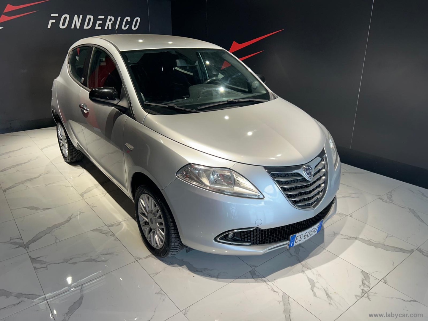 Ypsilon 0.9 T.Air 85CV METANO 5p. Gold - immagine 16