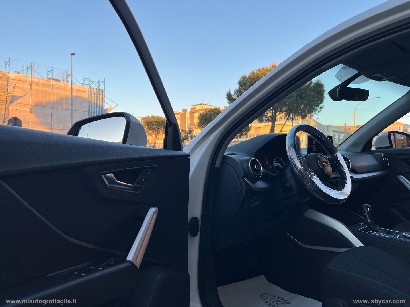 Q2 30 TDI S tronic Business Design - immagine 16