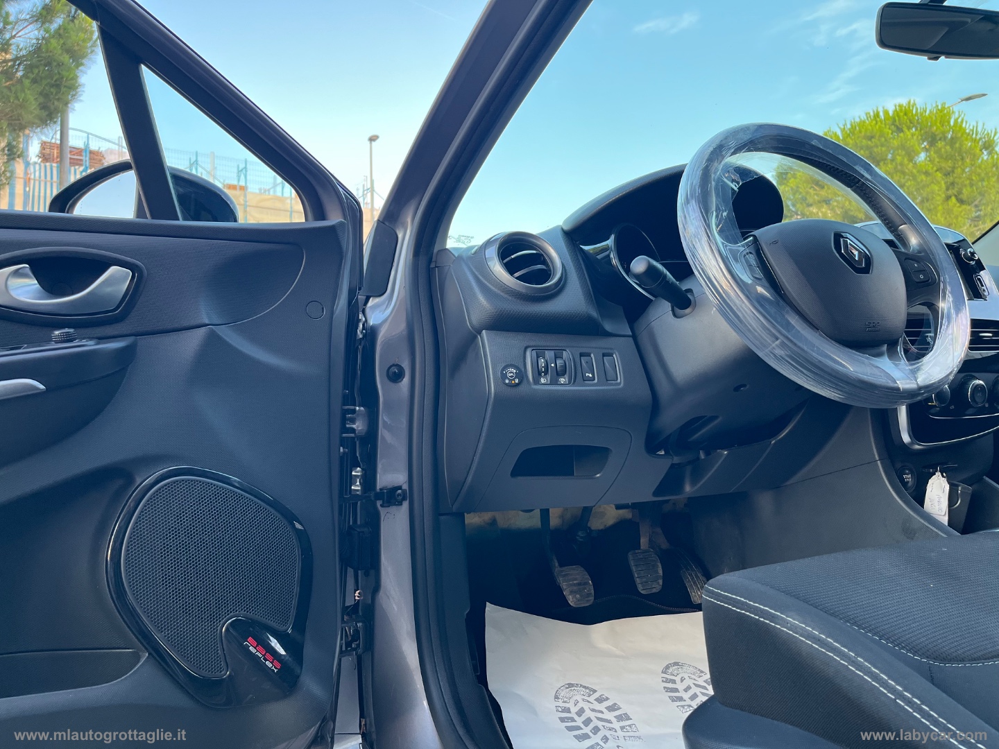 Clio 1.2 75 CV GPL 5p. Costume National - immagine 16