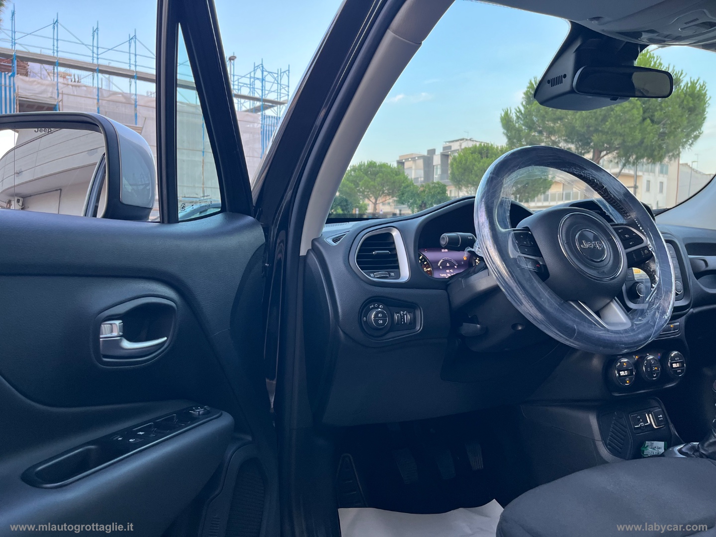Renegade 1.6 Mjt 120CV Limited TETTO APRIBILE - immagine 16