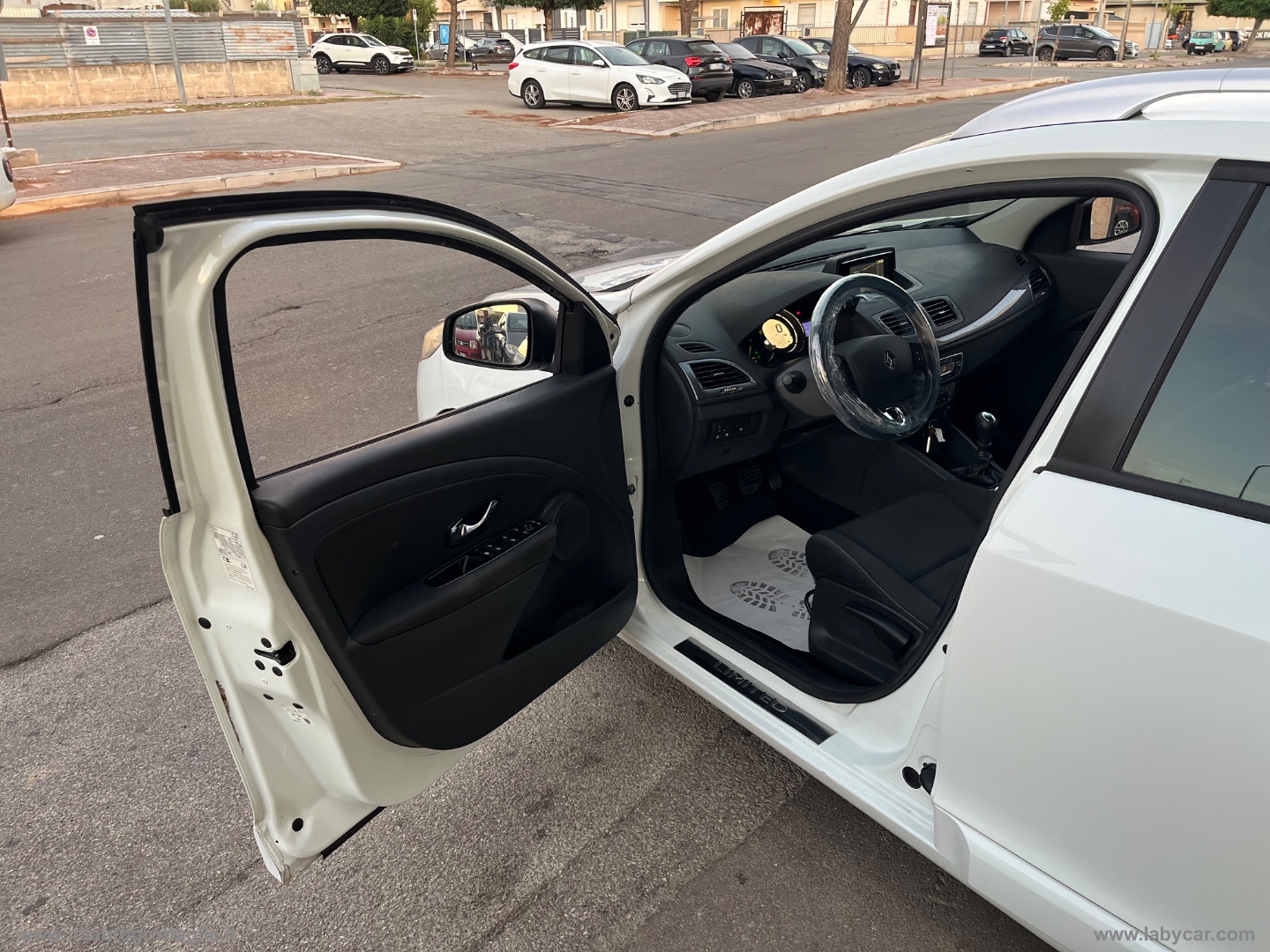 Mégane 1.5 dCi 110 CV SporTour Limited - immagine 16