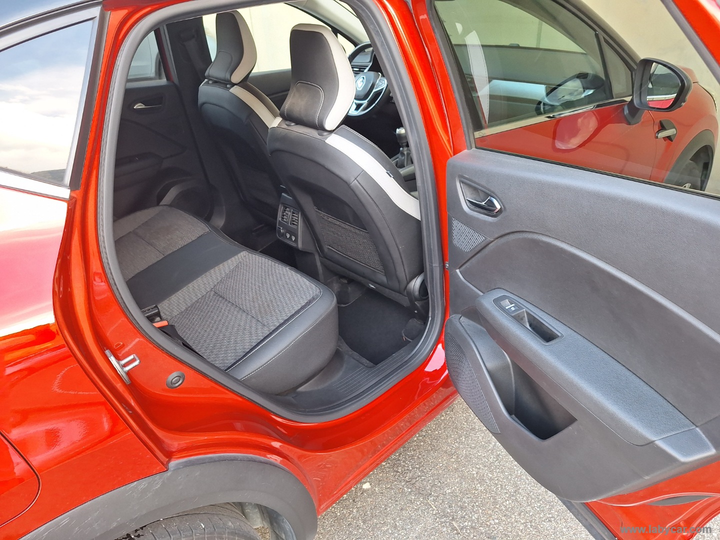Captur TCe 100 CV GPL UNICOPROP. CERCHI 17 - immagine 16