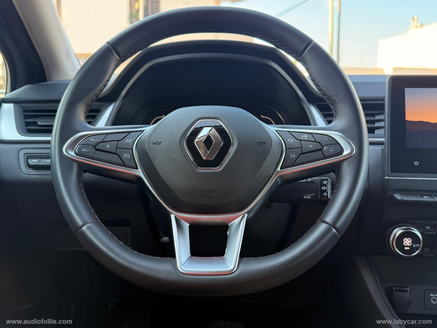 Captur Hybrid E-Tech 145 CV Business - immagine 16