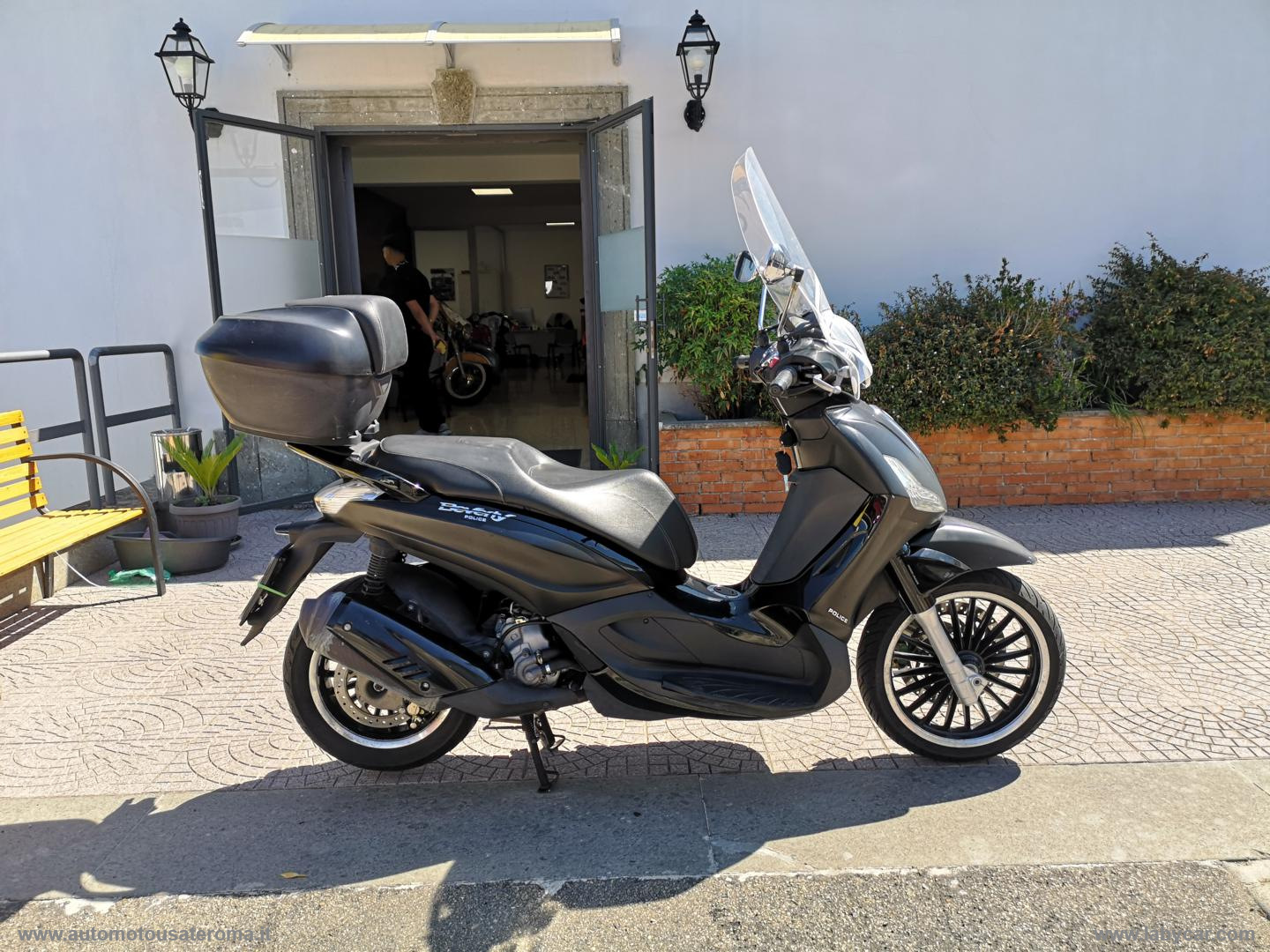 Beverly 300 I.E. POLICE ABS ASR RATE AUTO MOTO SCOOTER - immagine 16