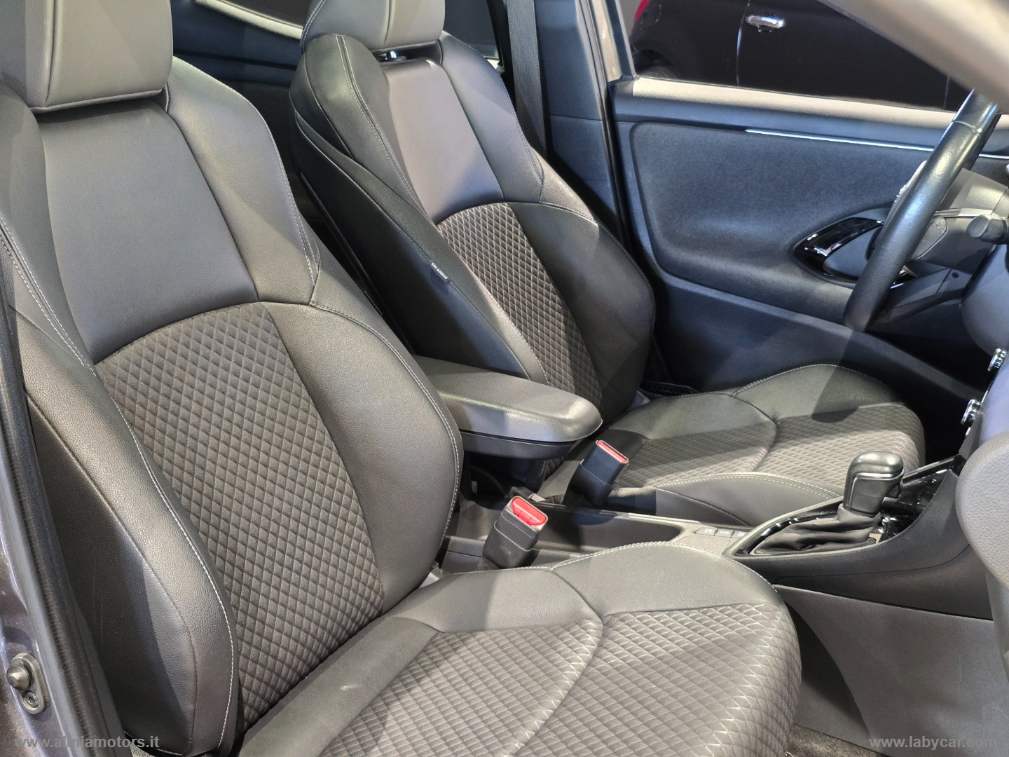 Yaris 1.5 Hybrid 5p. Lounge - immagine 16