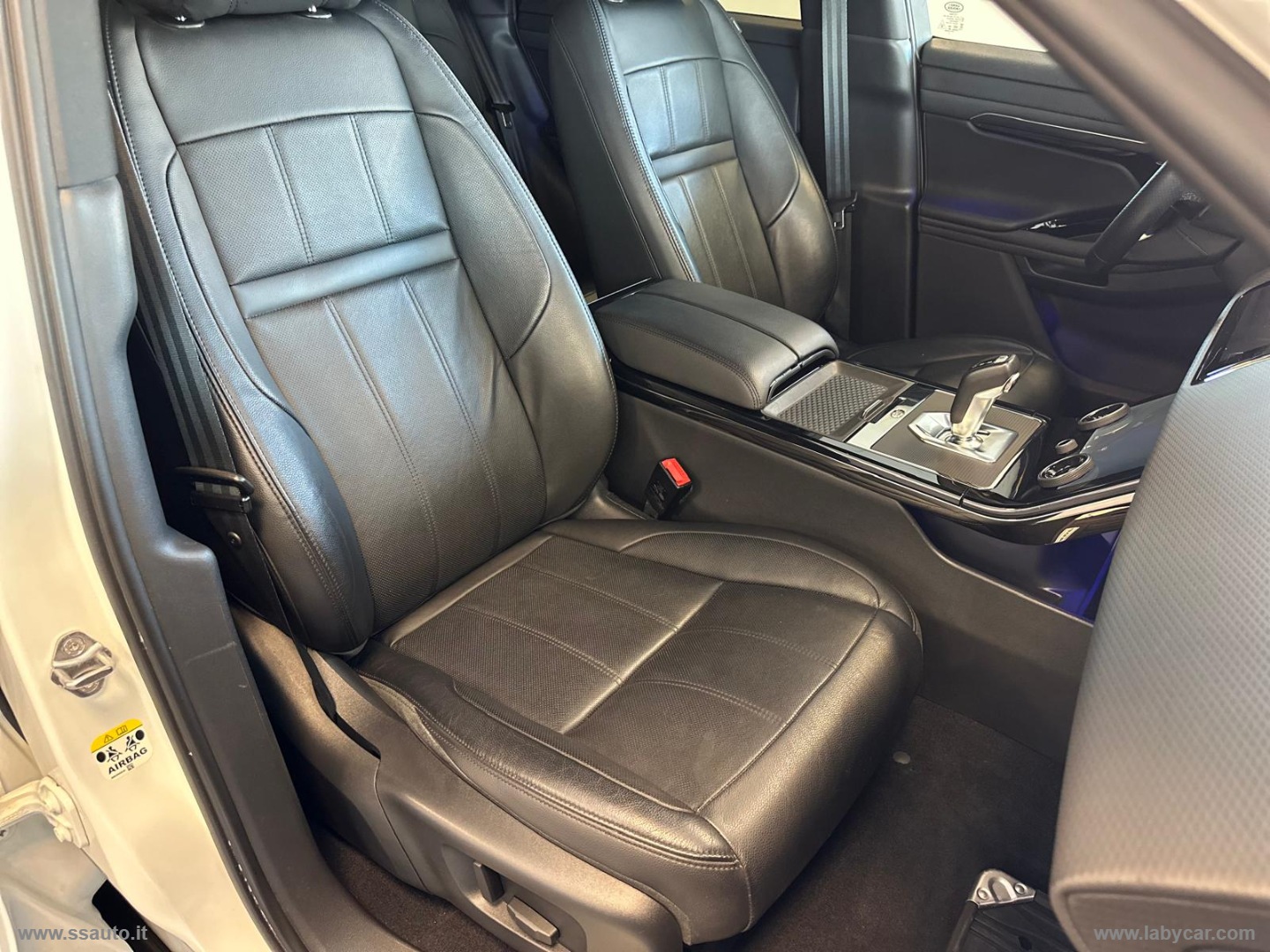 RR Evoque 2.0D L.Flw 150 AWD R-Dyn.HSE TAGLIANDI CERTIFICATI!! - immagine 16