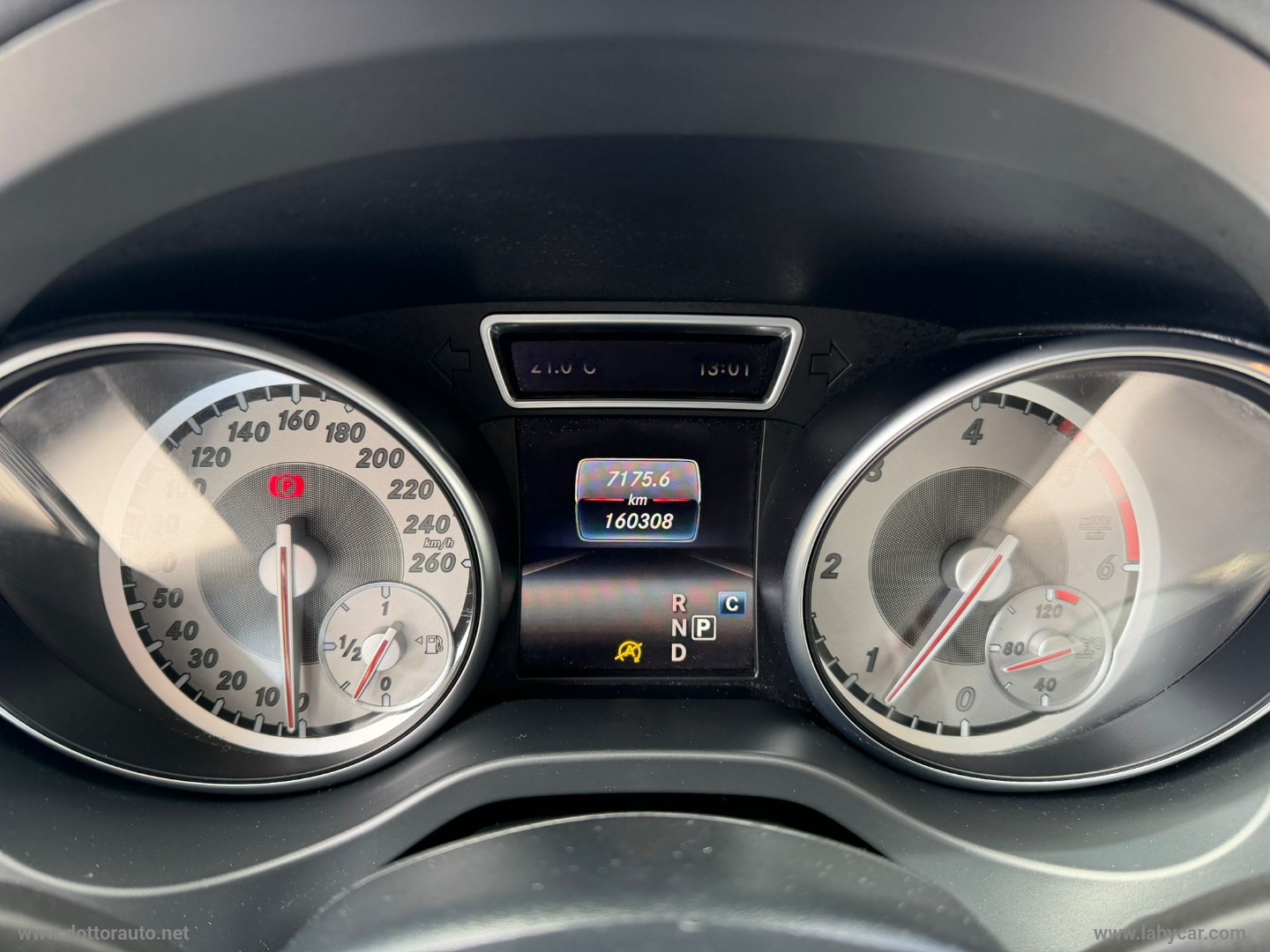 GLA 200 d Automatic 4Matic Premium - immagine 16