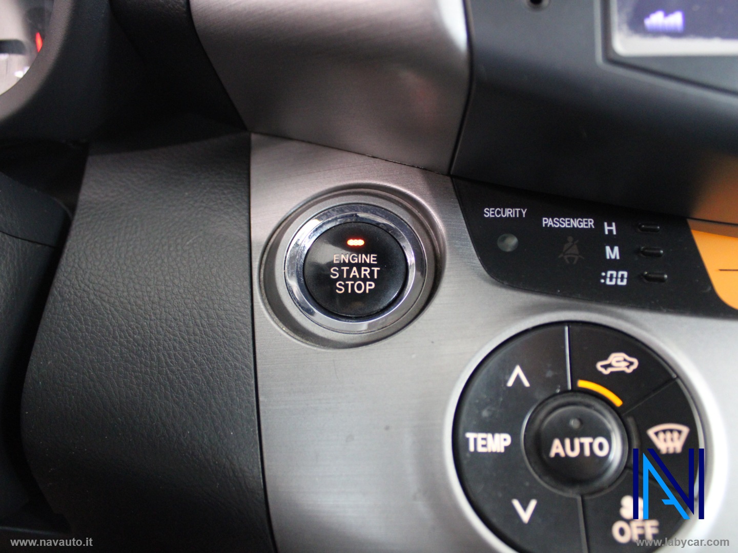RAV4 2.2 D-4D 177 CV Luxury - immagine 16