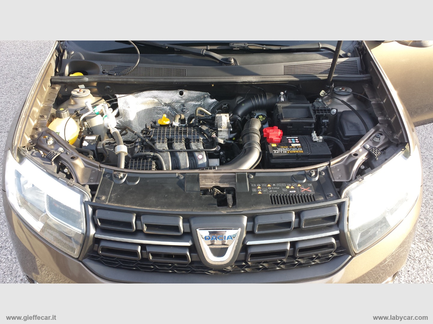Sandero 1.0 SCe 12V 75 CV Lauréate - immagine 17