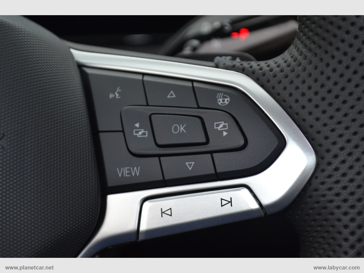 T-Roc 1.5 eTSI ACT 150 CV DSG R-Line - immagine 17