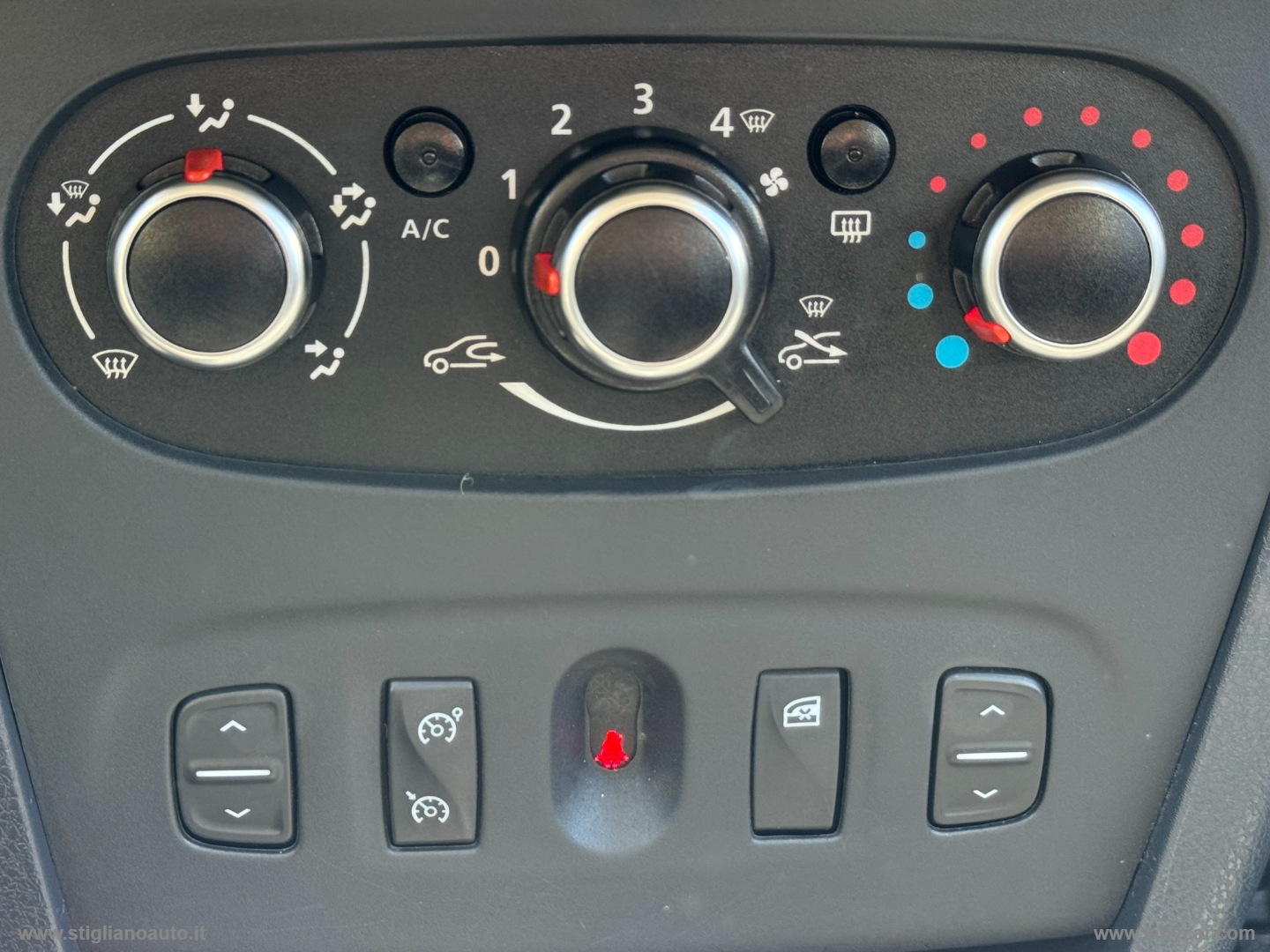 Sandero Stepway 0.9 TCe 90CV Comfort - immagine 17