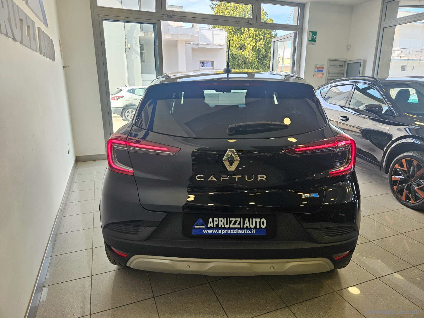 Captur Hybrid E-Tech 145 CV Business AUT. - immagine 17