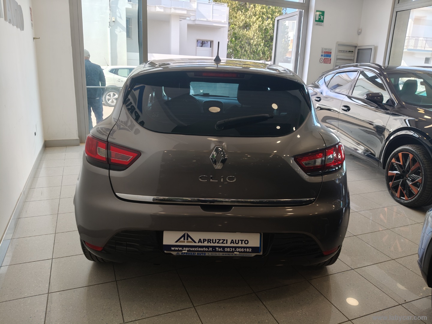 Clio 1.2 75 CV 5p. Costume National - immagine 17