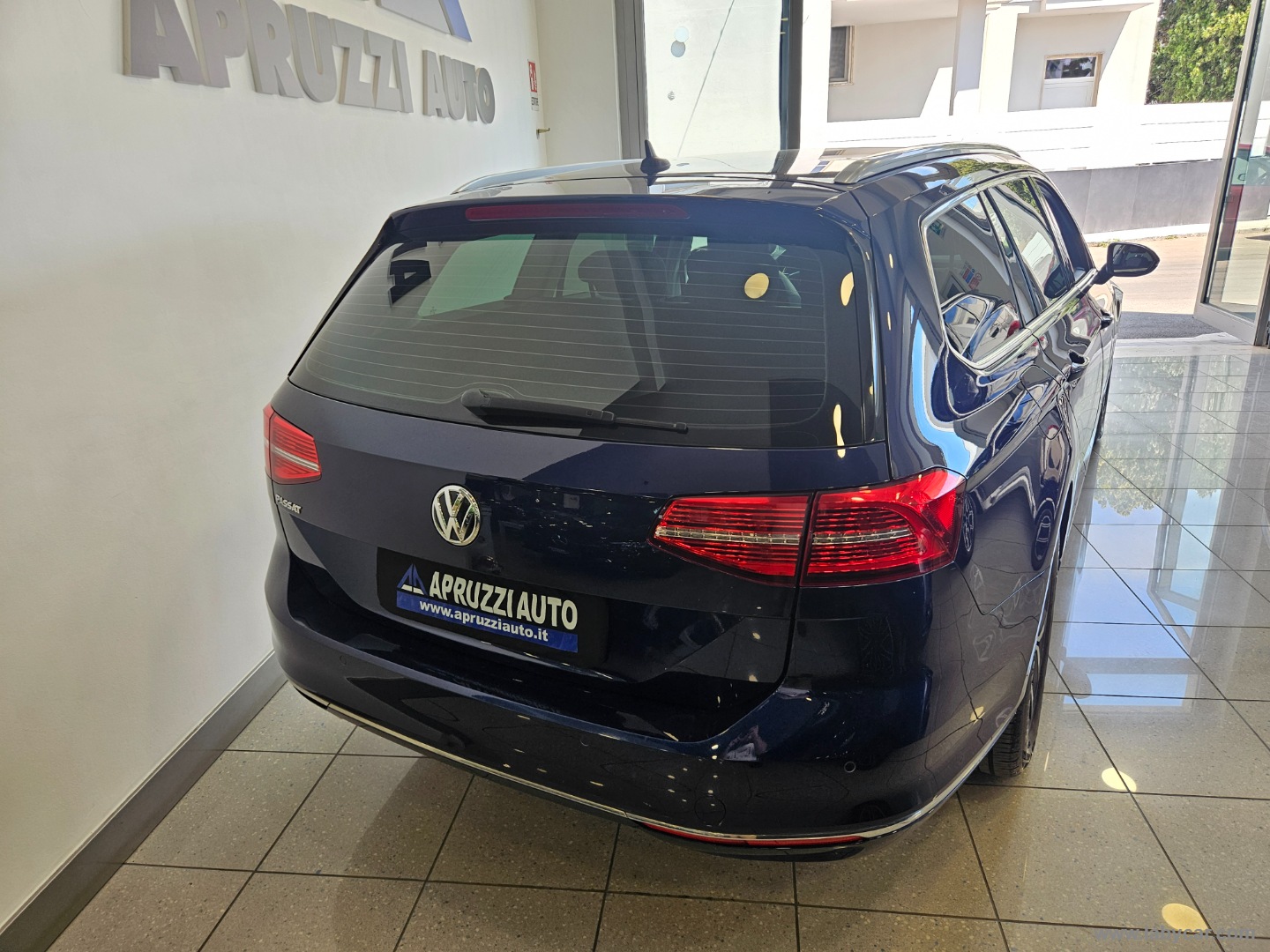 Passat 2.0 TDI DSG Business BlueMot Tech - immagine 17