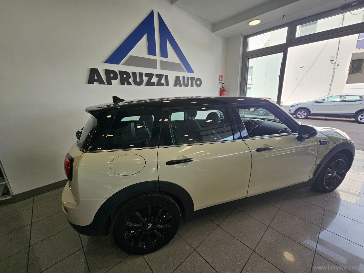 Mini Cooper D Business Clubman Aut. - immagine 17