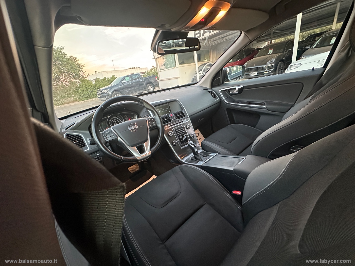 XC60 AWD 2.4D Momentum - immagine 17