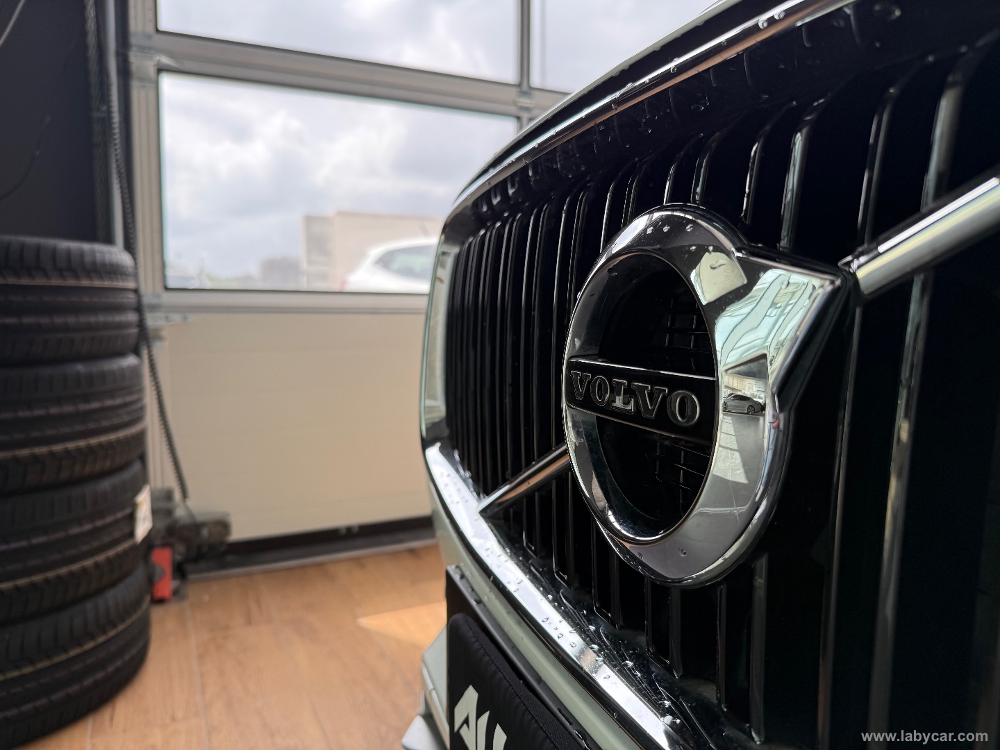 XC90 D5 AWD Geartronic 7 posti Momentum - immagine 17