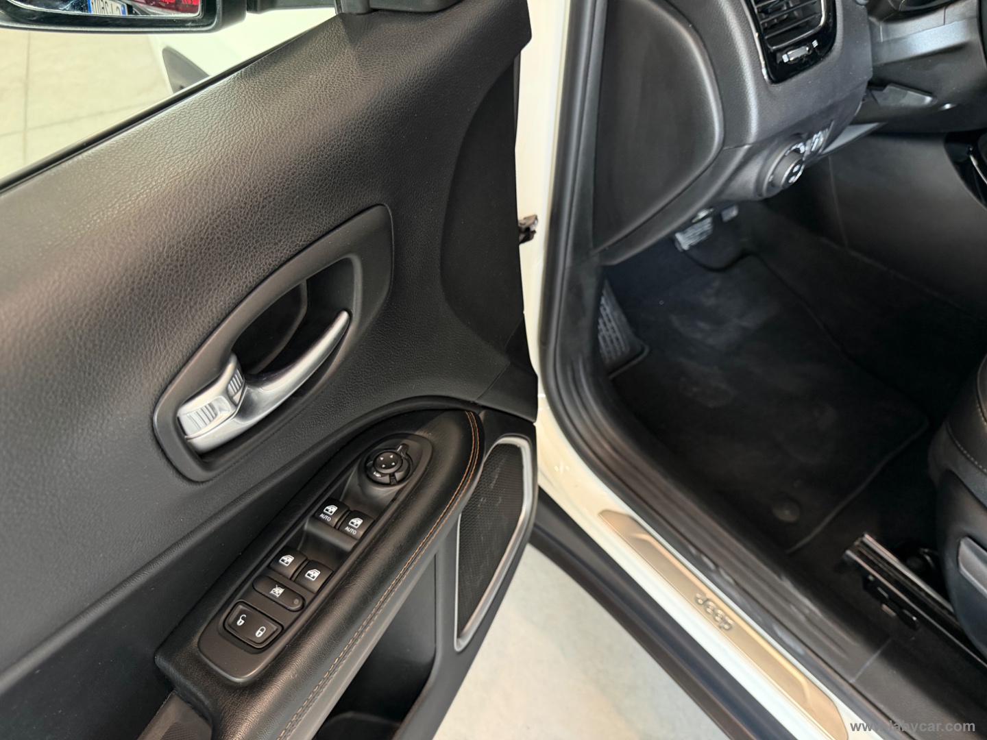 Compass 1.4 MultiAir 170 aut.4WD Limited - immagine 17