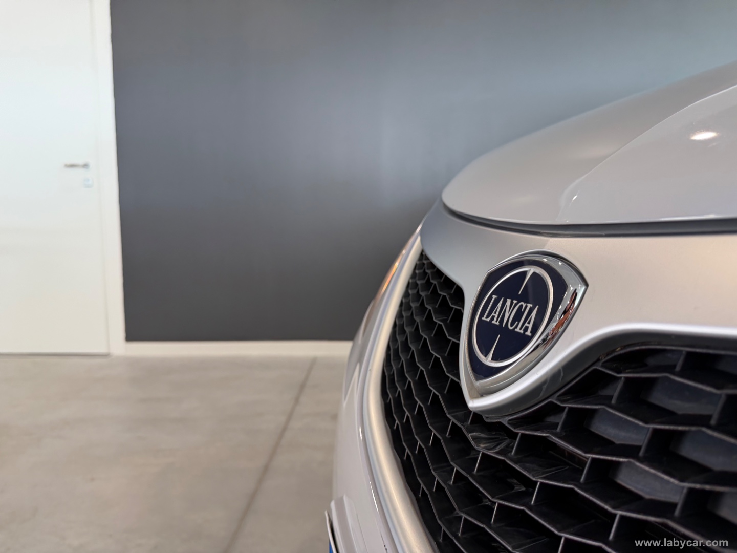 Ypsilon 0.9 T.Air 85CV 5p.Met.Ec.Silver - immagine 17