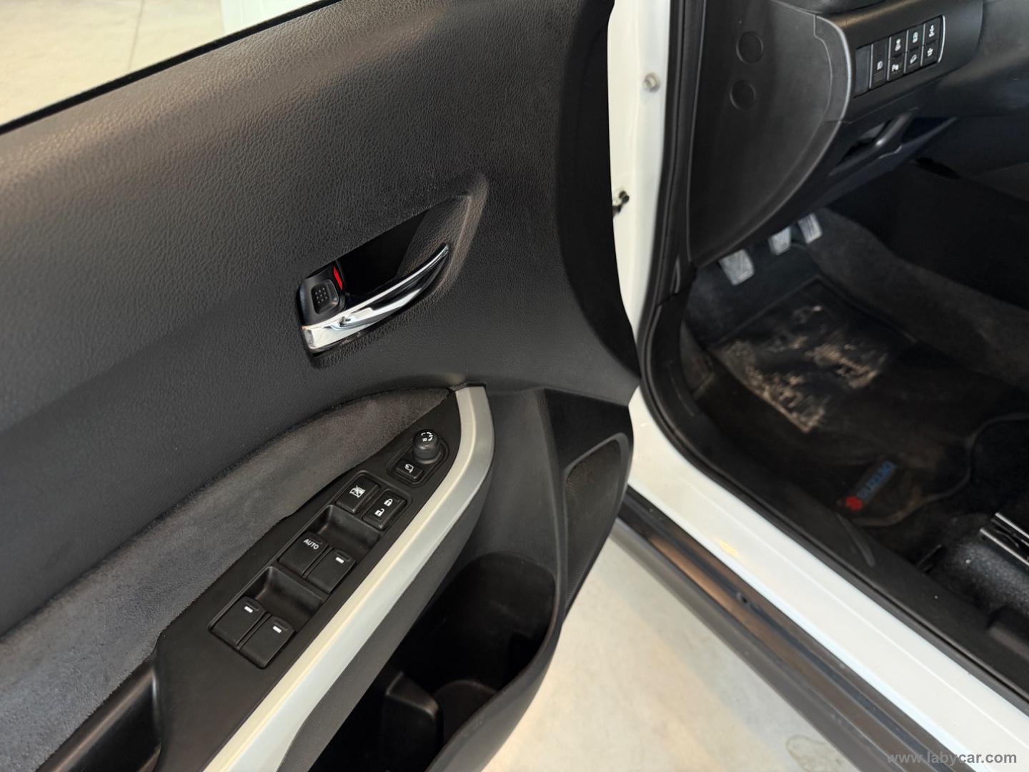 Vitara 1.6 DDiS 4WD All Grip V-Top - immagine 17