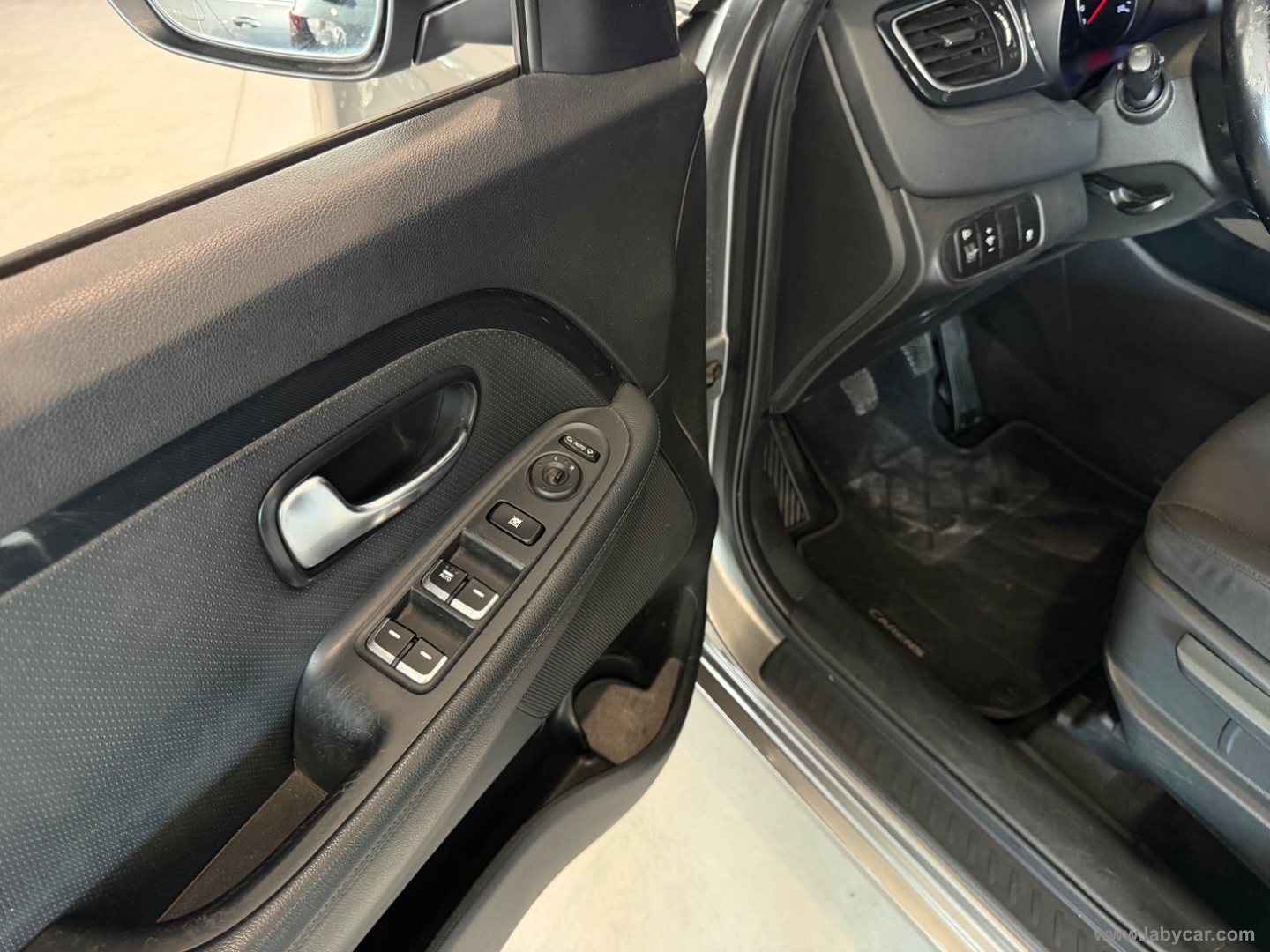 Carens 1.7 CRDi 115 CV Class - immagine 17