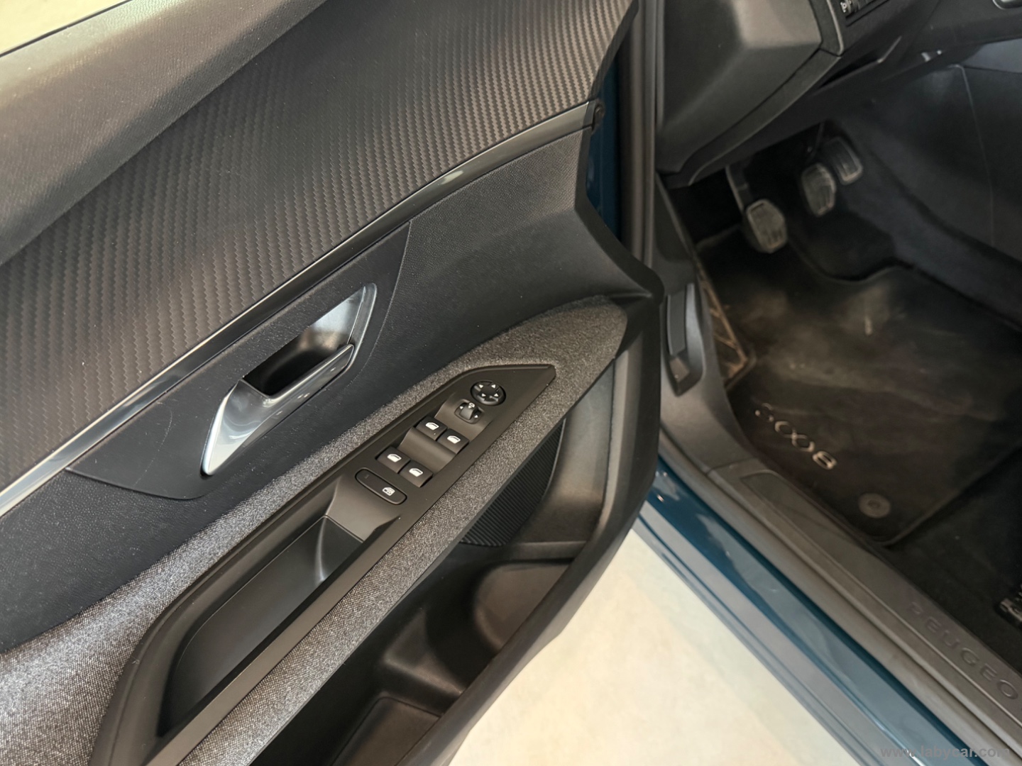 3008 BlueHDi 130 S&S Active Business - immagine 17