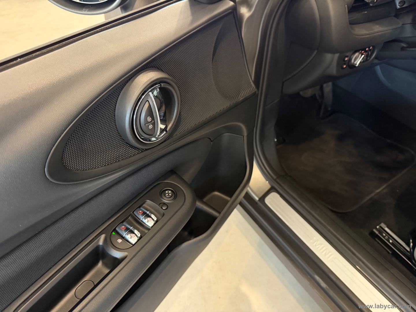 Mini Cooper D Boost Clubman - immagine 17