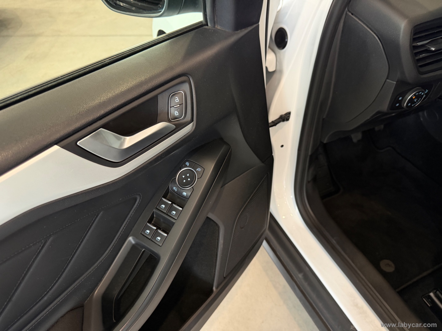 Focus 1.5 EcoBlue 120CV SW Business - immagine 17