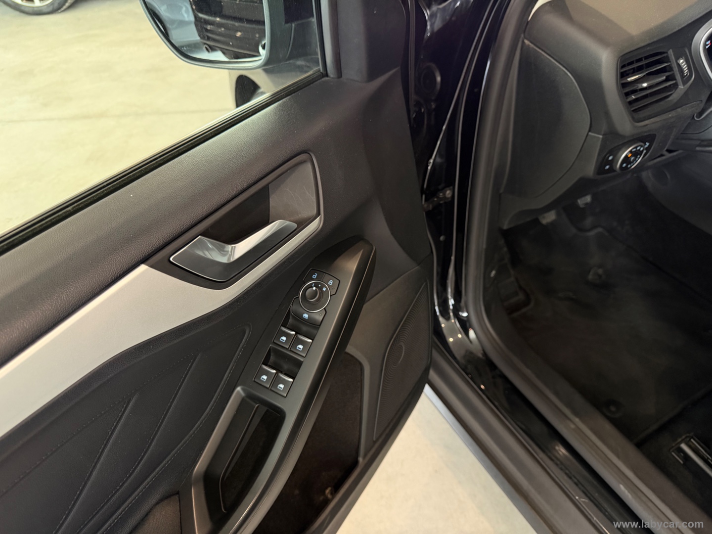 Focus 1.0 EcoBoost 125CV 5p Business - immagine 17