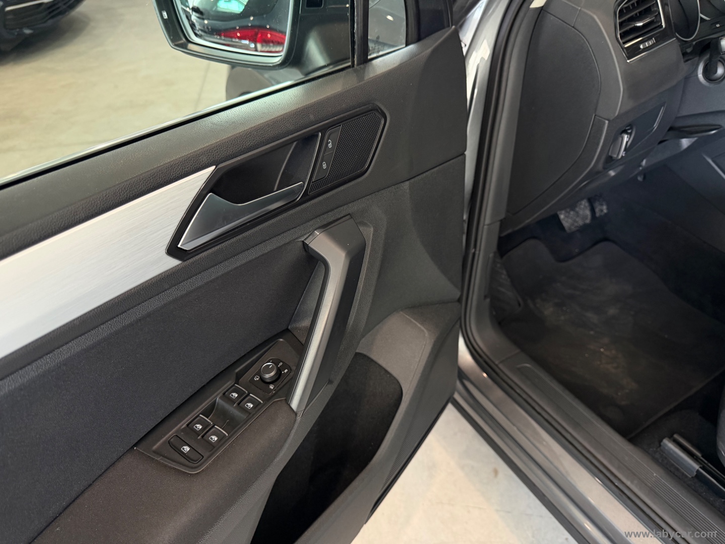 Tiguan 2.0 TDI DSG 4MOTION Business BMT - immagine 17