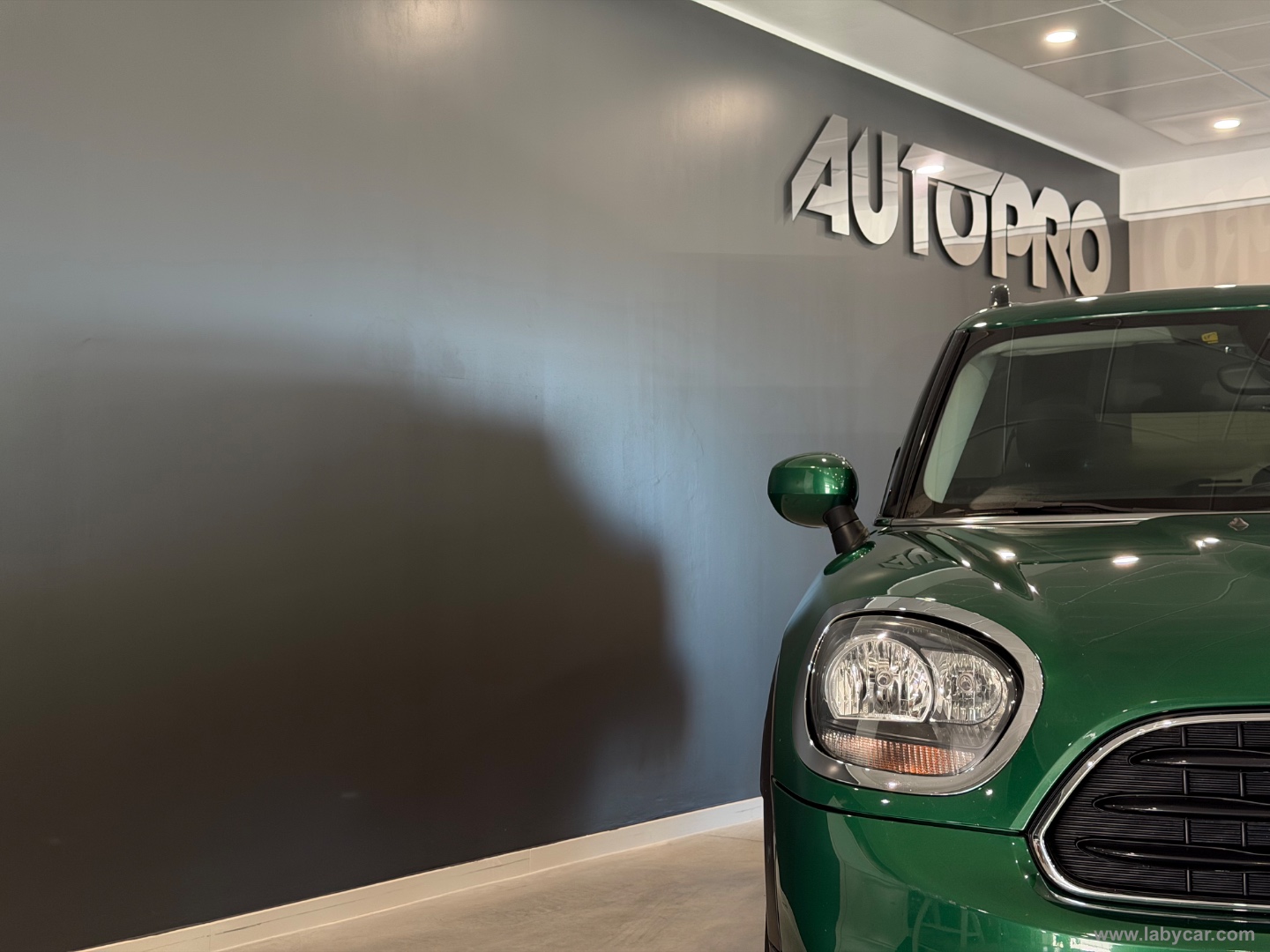 Mini Cooper D Business Countryman Aut. - immagine 17
