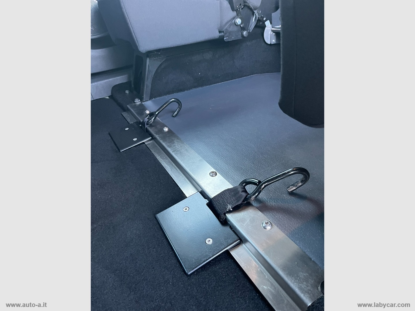 Berlingo BlueHDi 100 S&S SHINE TRASPORTO DISABILI - immagine 17