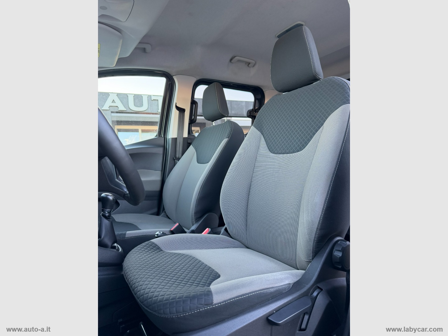 Tourneo Courier 1.0 EcoBoost 100 CV TITANIUM - immagine 17