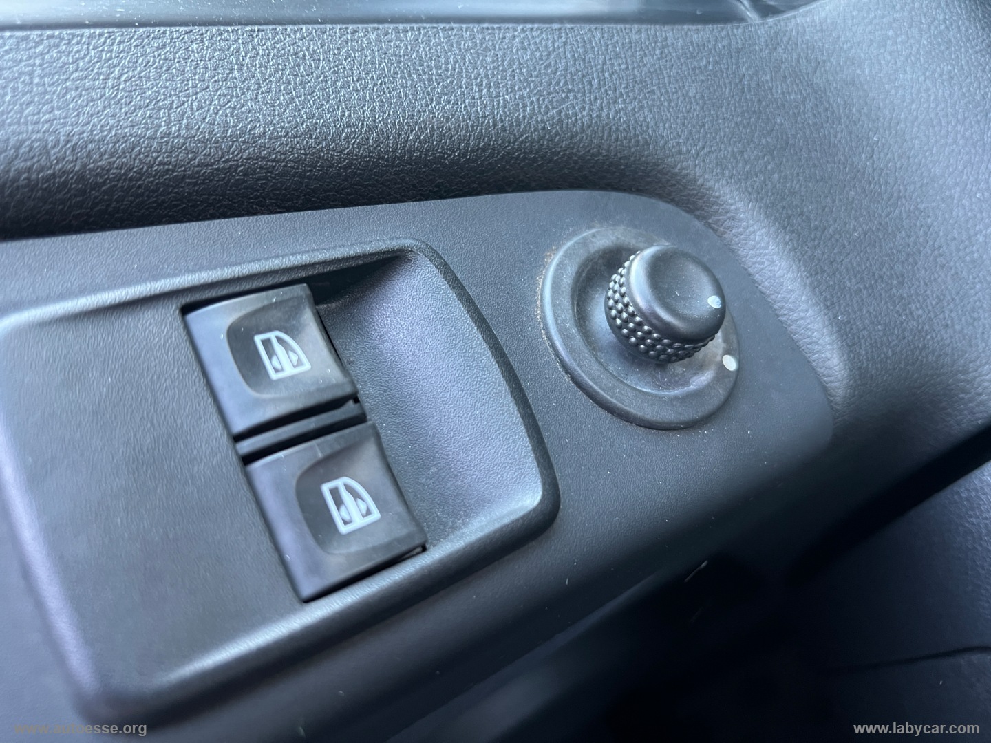 Vivaro 29 1.6 BiT. Ed. PASSO LUNGO - immagine 17