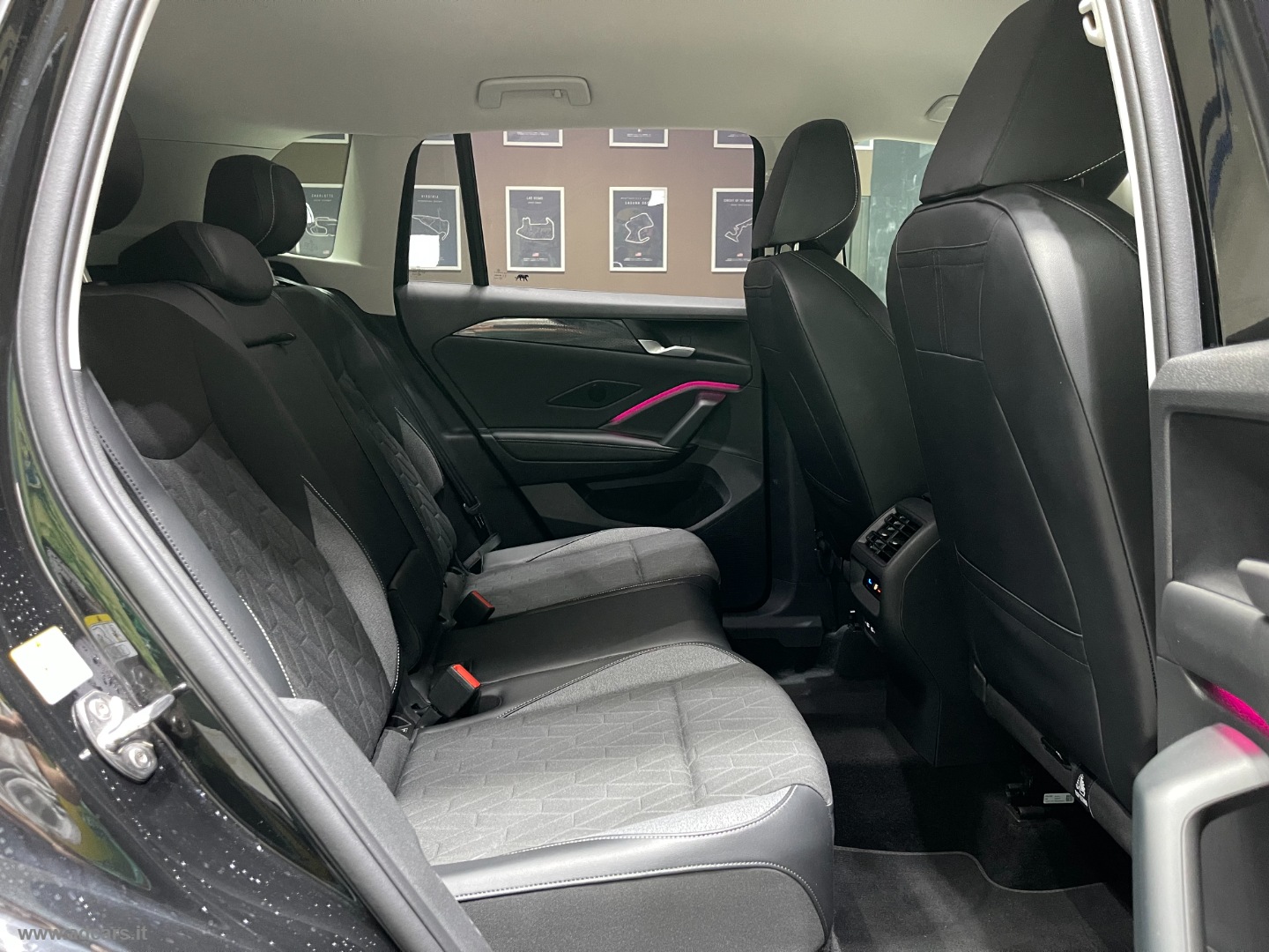 Tiguan 1.5 eTSI 150 CV DSG Life *TELECAMERA 360*PACK LUCI* - immagine 17