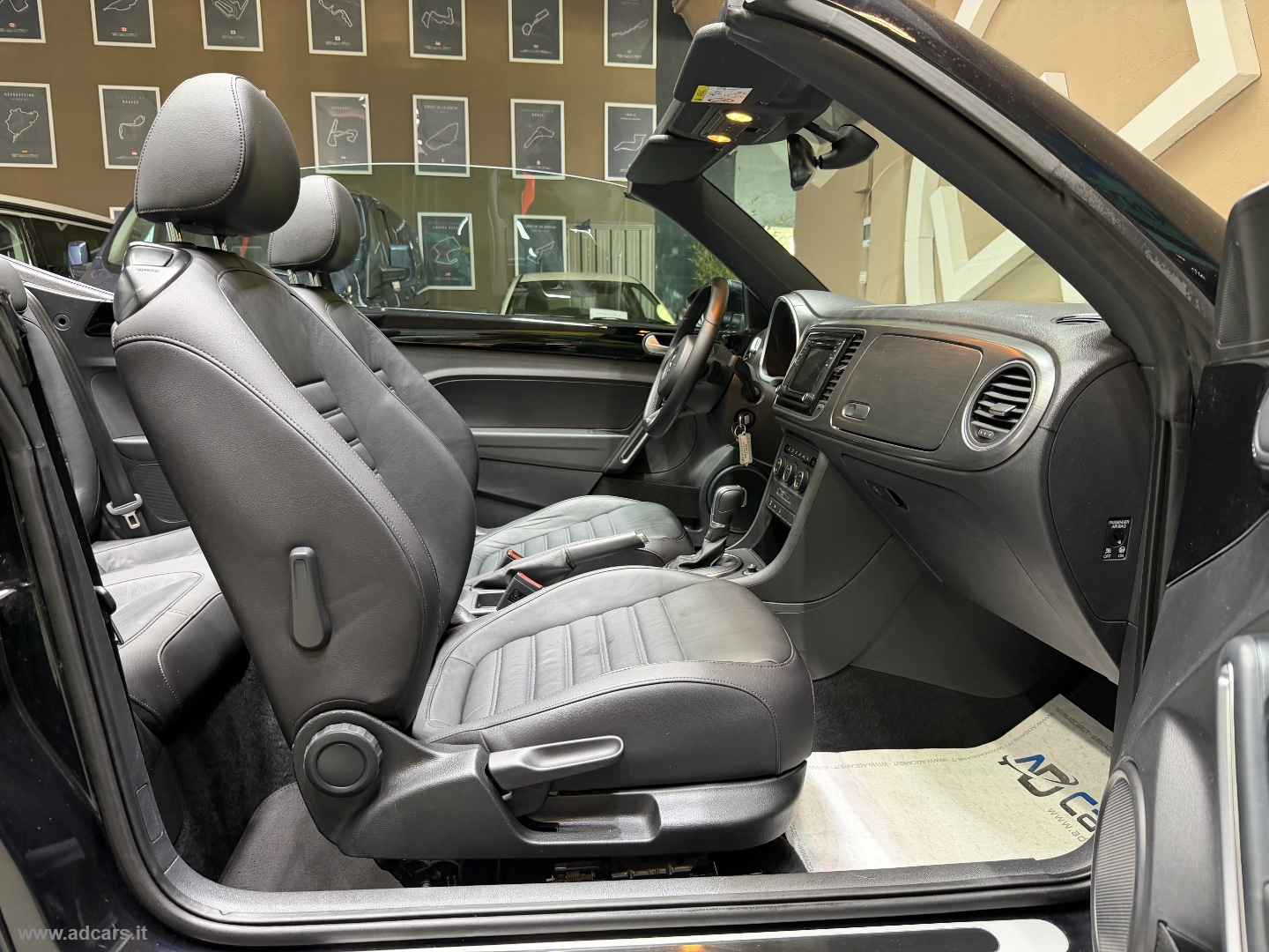Maggiolino Cabrio 1.2 TSI Design BMT DSG Allstar *BOOK SERVICE VW* - immagine 17