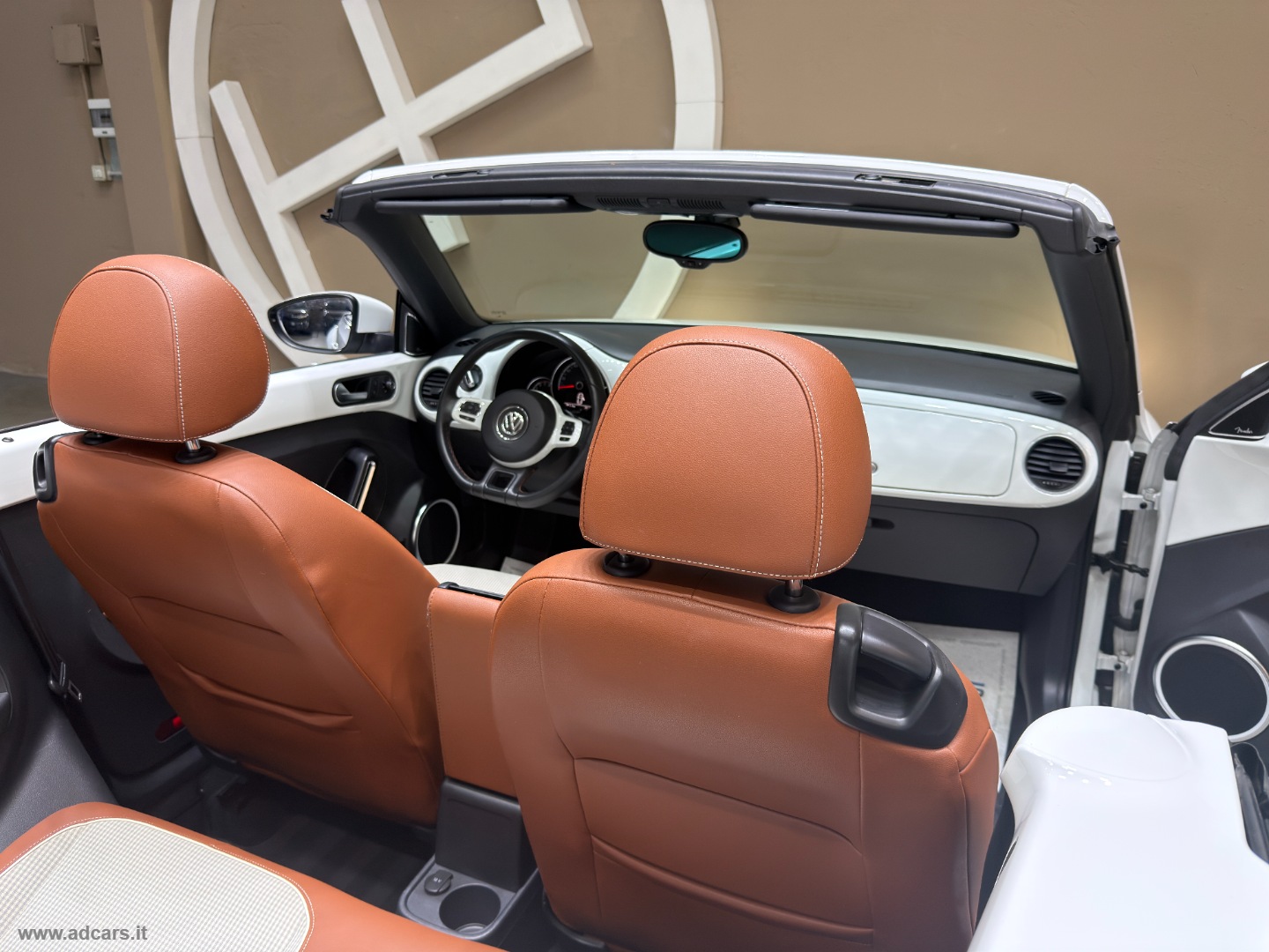 Maggiolino Cabrio 1.4 TSI CUP Fender Edition *TAGLIANDI VOLKSWAGEN* - immagine 17