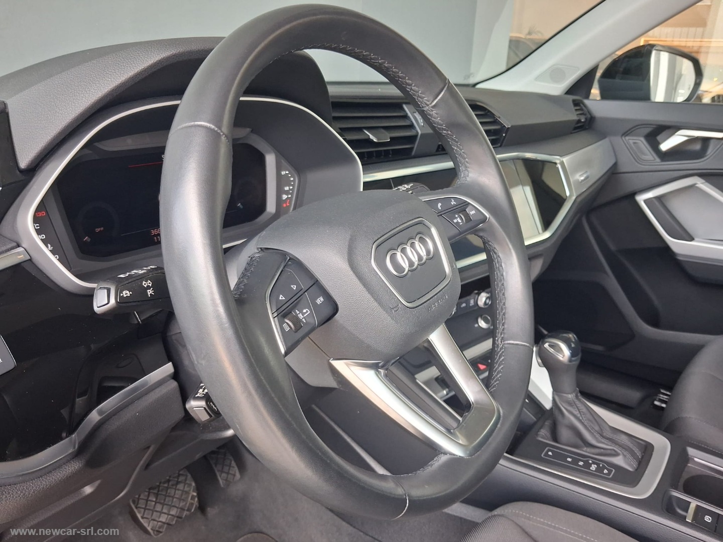 Q3 SPB 35 TDI S tronic Identity Black - immagine 17