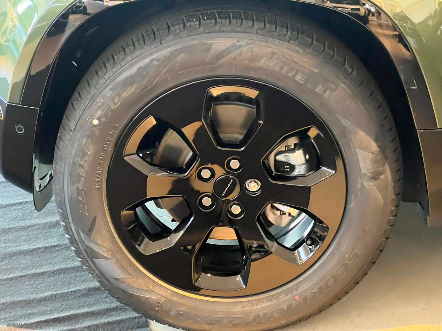 Defender 110 3.0D I6 250 AWD X-Dyn.SE N1 - immagine 17