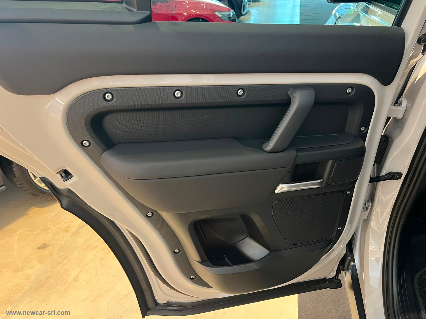 Defender 110 3.0D I6 250 AWD X-Dyn.SE N1 - immagine 17