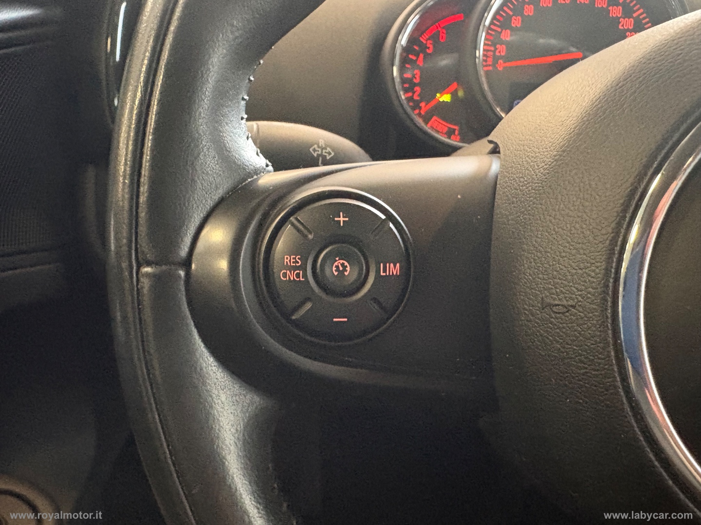 Mini Cooper D Business Countryman Aut. - immagine 17