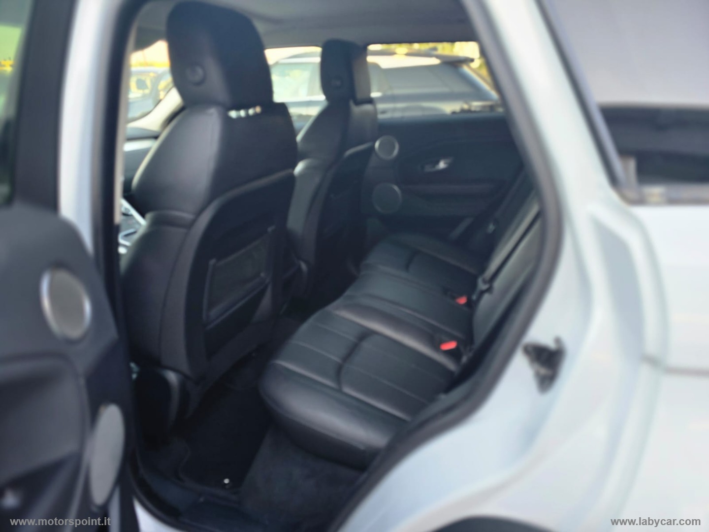 RR Evoque 2.0 TD4 150 CV 5p. Bs Ed. SE - immagine 17