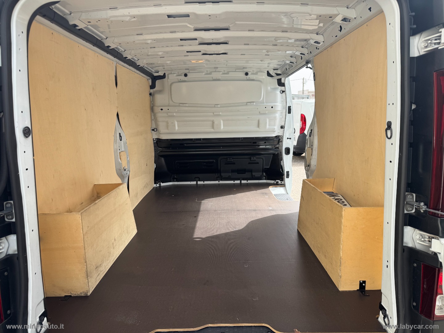 Vivaro 2.0dCi 120CV Furgone Ice anno 2020 - immagine 17