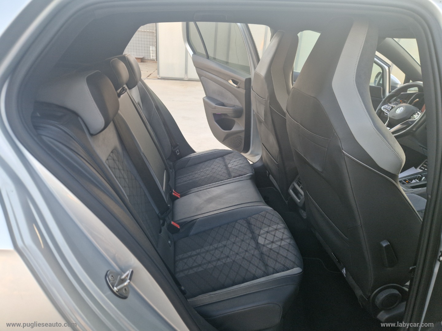 Golf 2.0 TDI 150 CV DSG R-Line - immagine 17