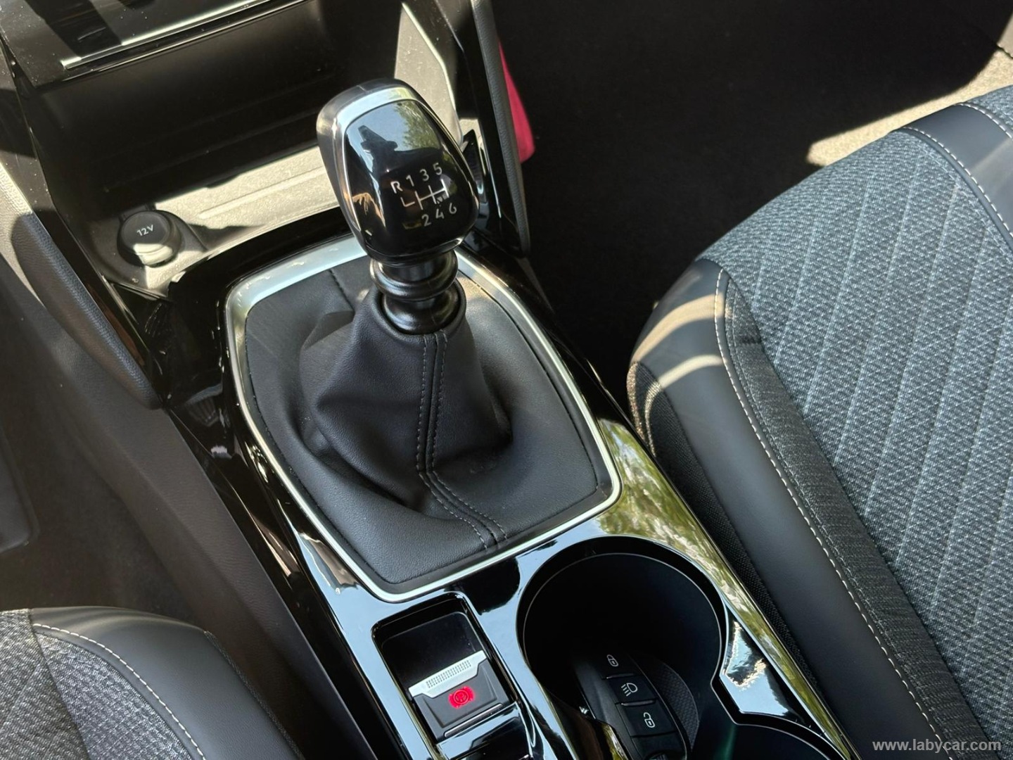 Peugeot 2008 PureTech 100 S&S Allure - Immagine 17