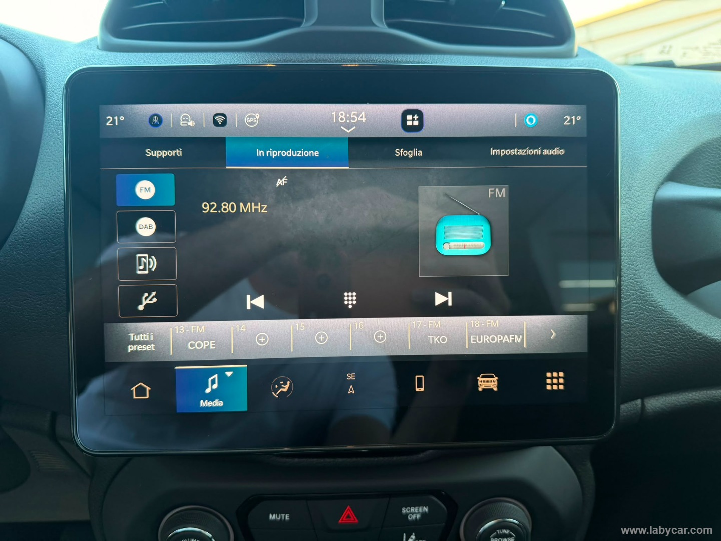Jeep Renegade 1.5 T4 MHEV Altitude - Immagine 17