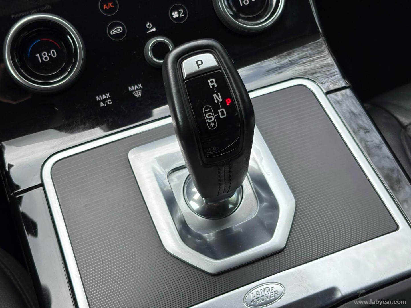 RR Evoque 2.0D L.Flw 150 AWD Auto SE - immagine 17
