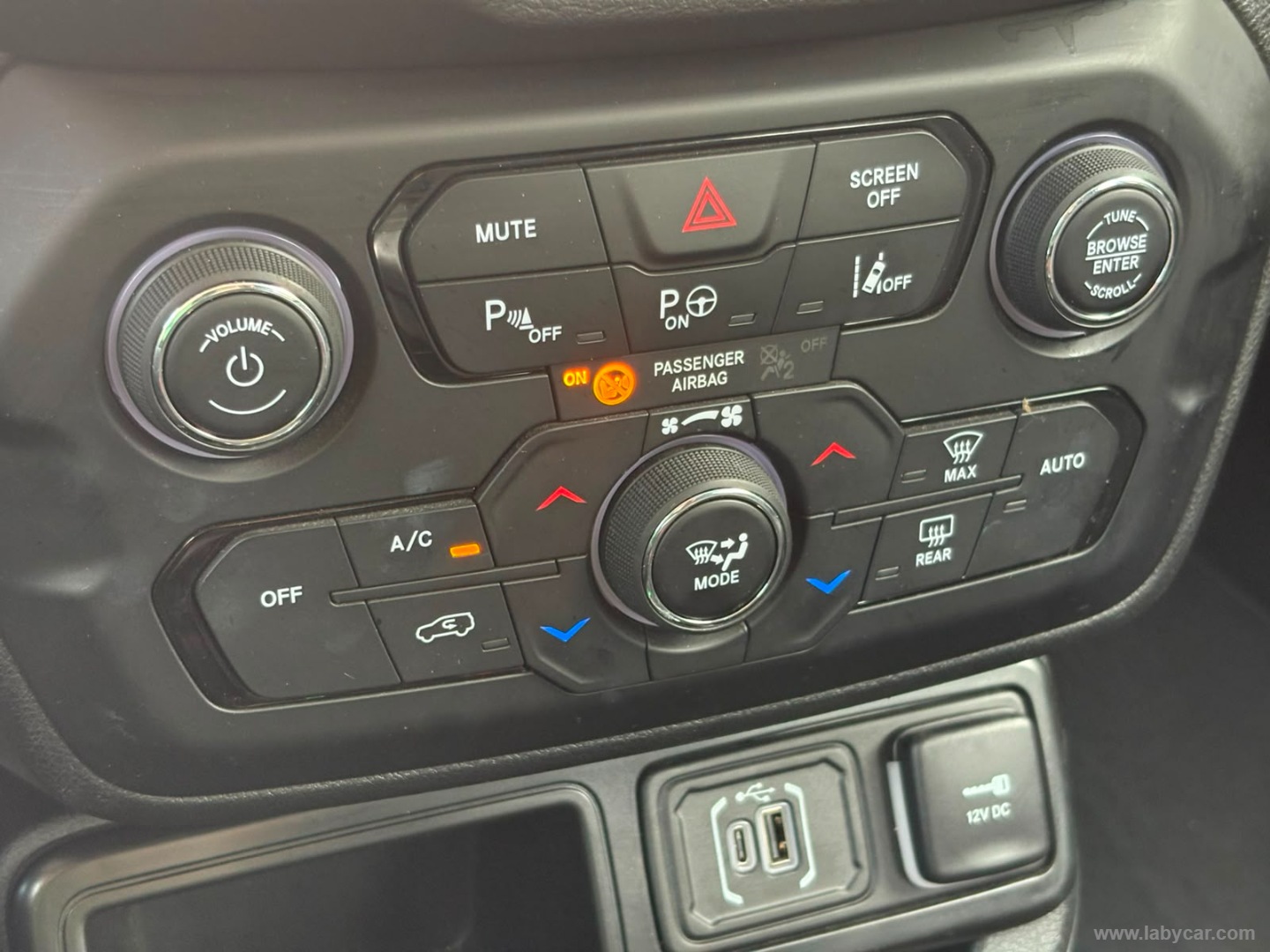 Jeep Renegade 1.5 T4 MHEV Summit - Immagine 17
